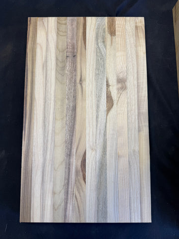 Cutting board #5001 (unfinished read description)